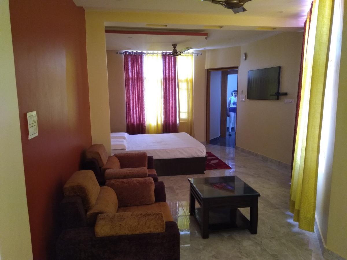 Hotel Sky Bule & Restaurant Khas Nagrota Esterno foto
