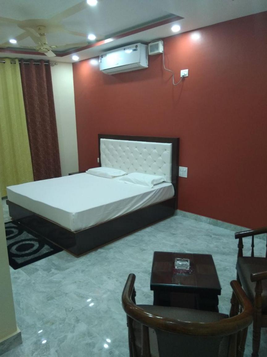 Hotel Sky Bule & Restaurant Khas Nagrota Esterno foto