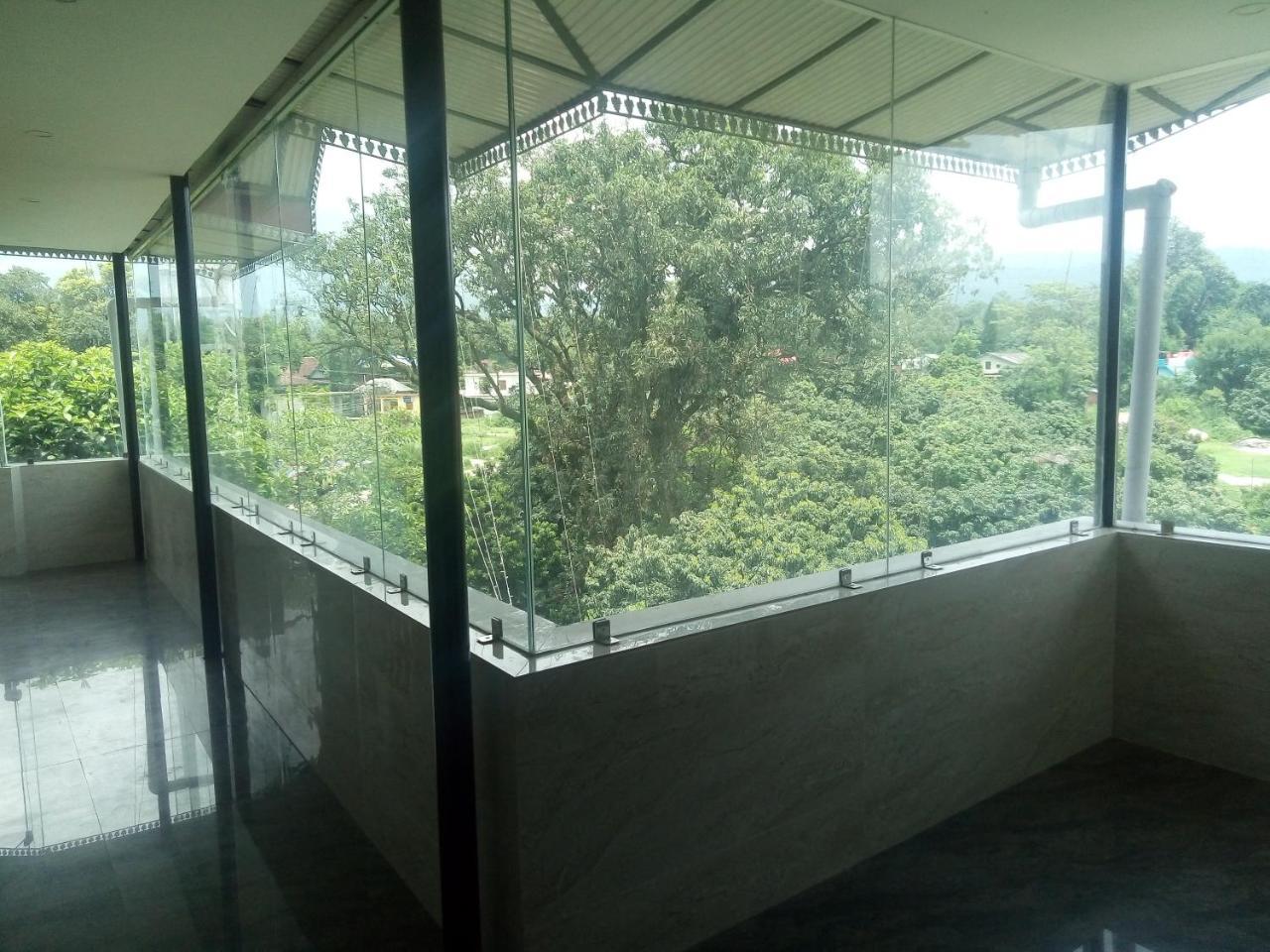 Hotel Sky Bule & Restaurant Khas Nagrota Esterno foto