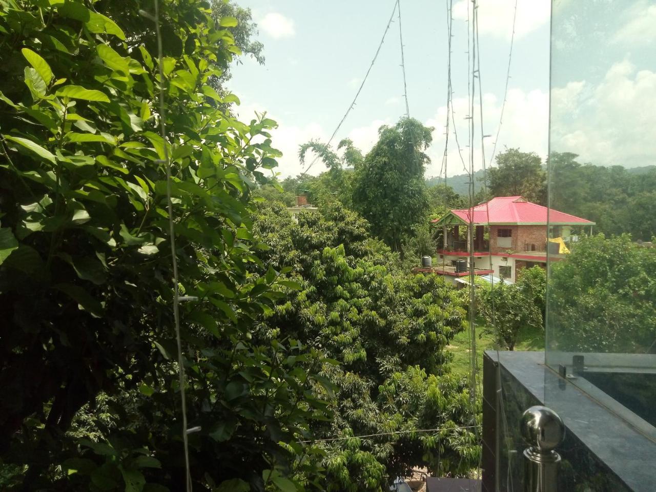 Hotel Sky Bule & Restaurant Khas Nagrota Esterno foto
