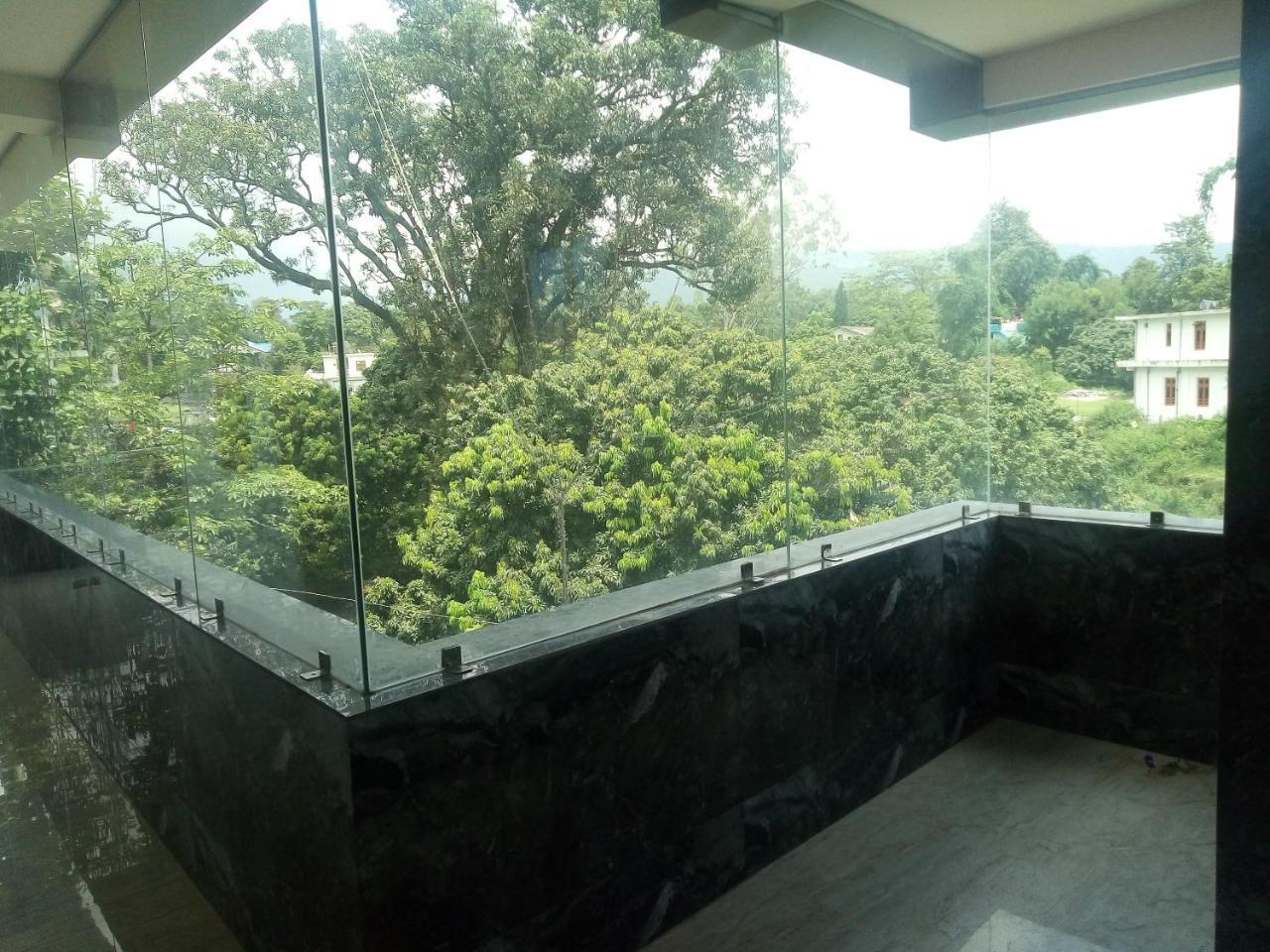 Hotel Sky Bule & Restaurant Khas Nagrota Esterno foto